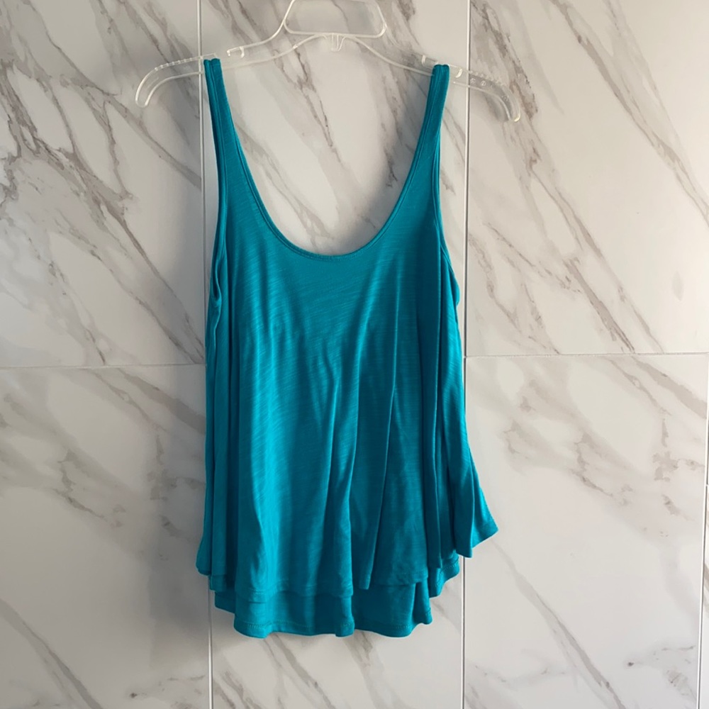 teal tank top